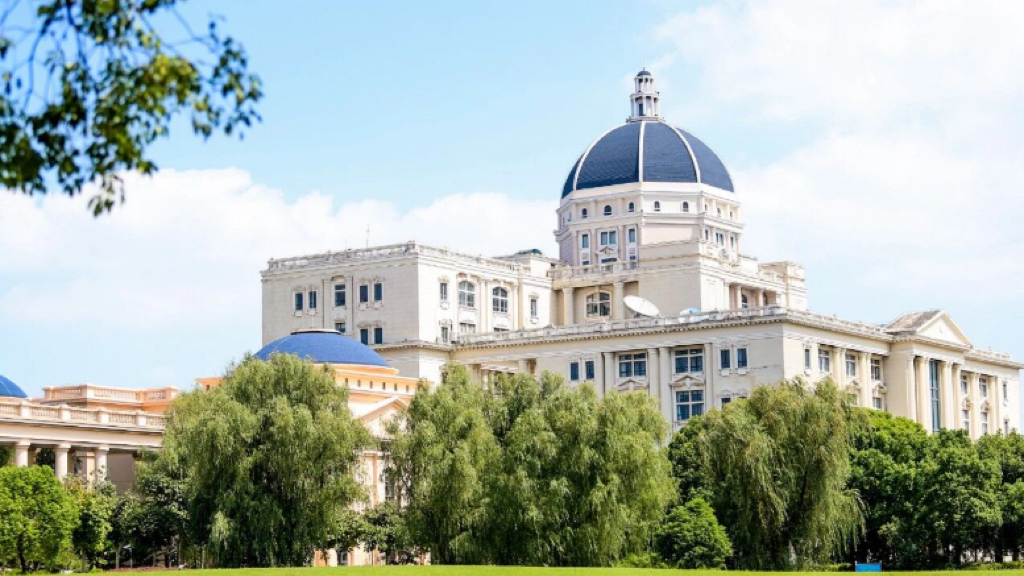 情暖新春，岁启安康：校领导看望慰问老同志